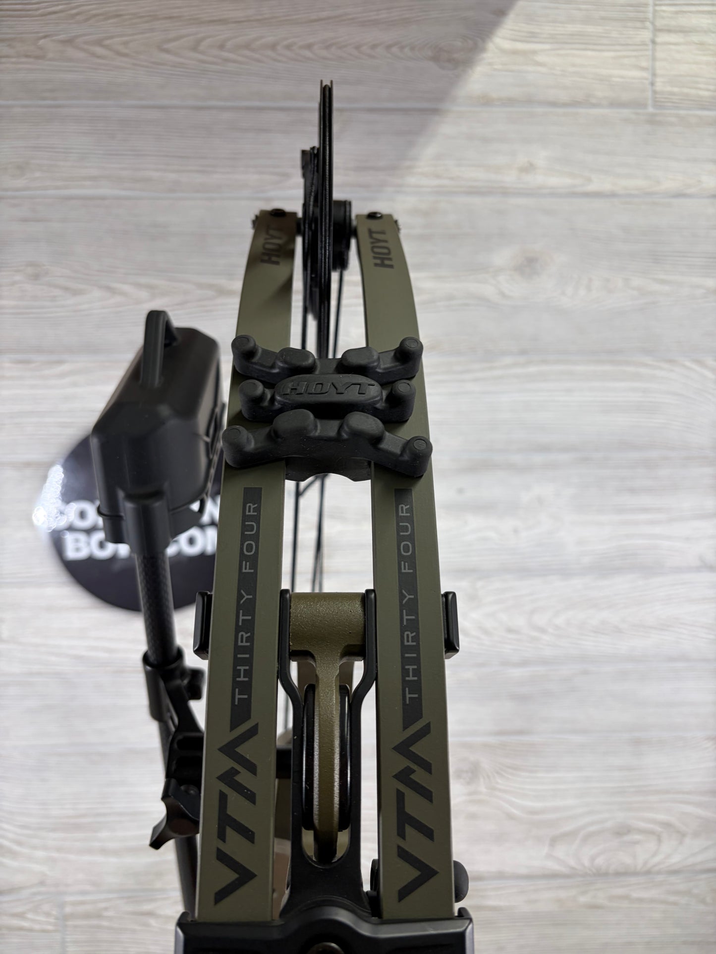 Hoyt VTM 34 Wilderness Right Hand 60-70lbs 26-29" Package
