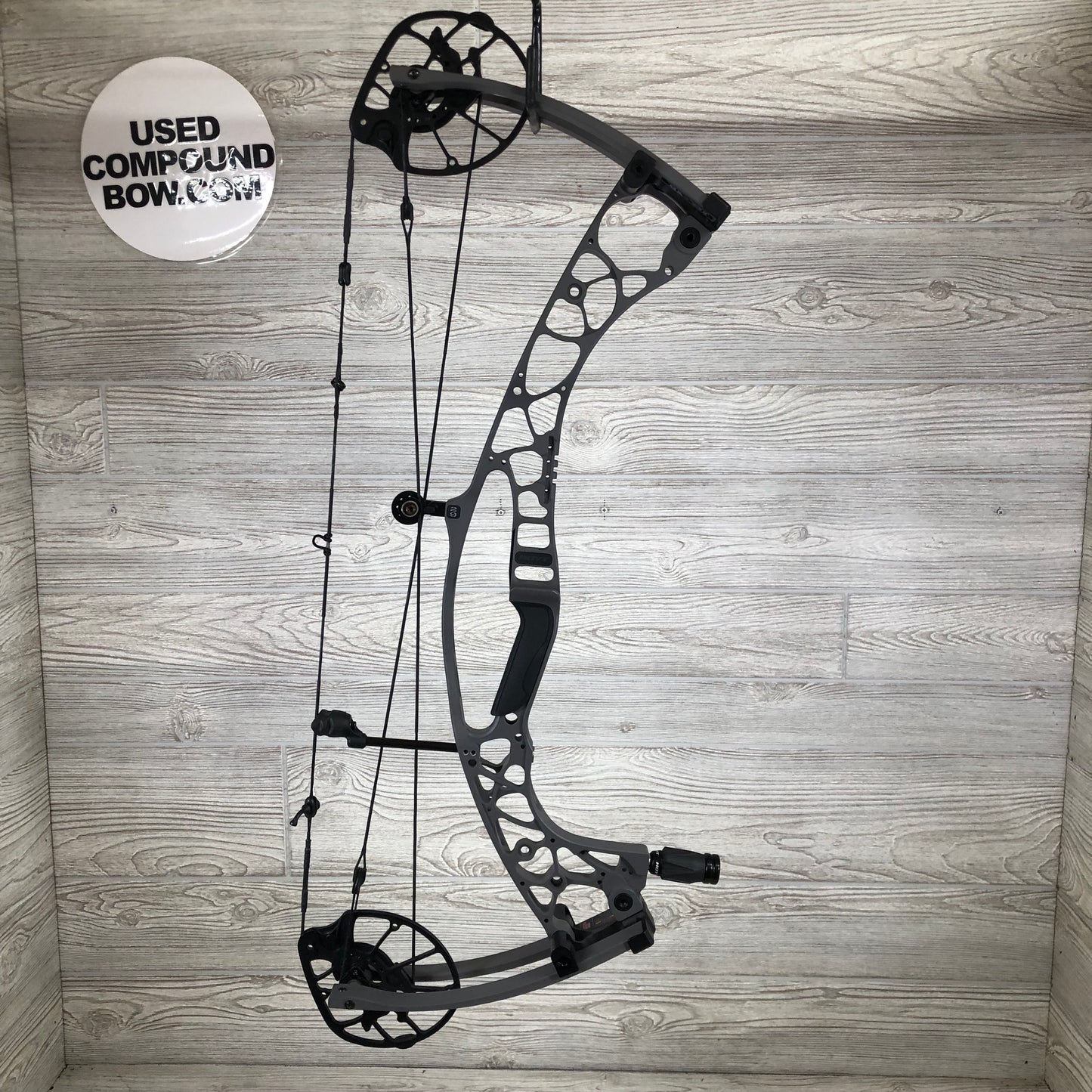 Used Hoyt Alpha AX-2 29 Tombstone LH 70# max