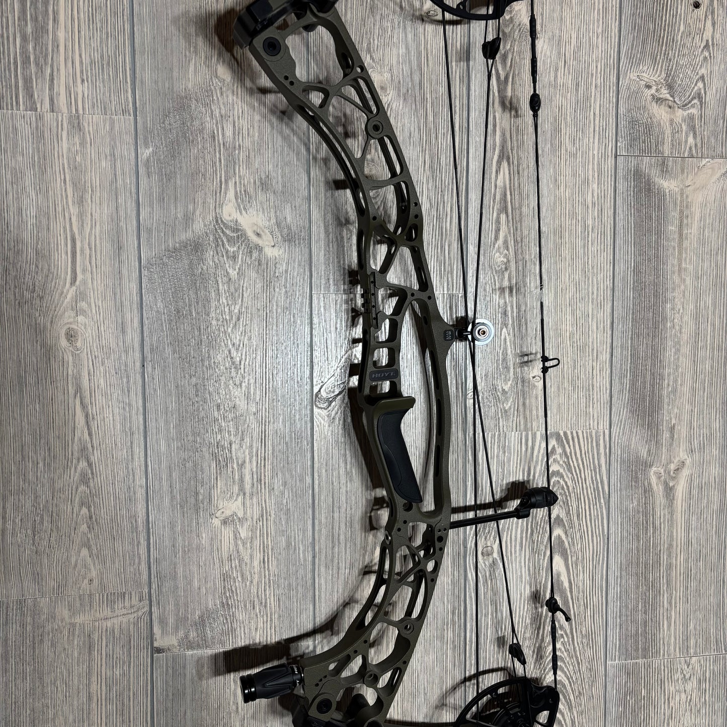 Used Hoyt Alpha AX-2 32 RH Wilderness