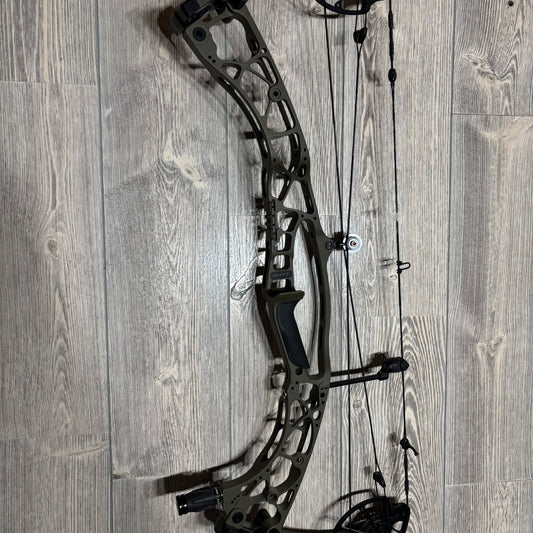 Used Hoyt Alpha AX-2 32 RH Wilderness
