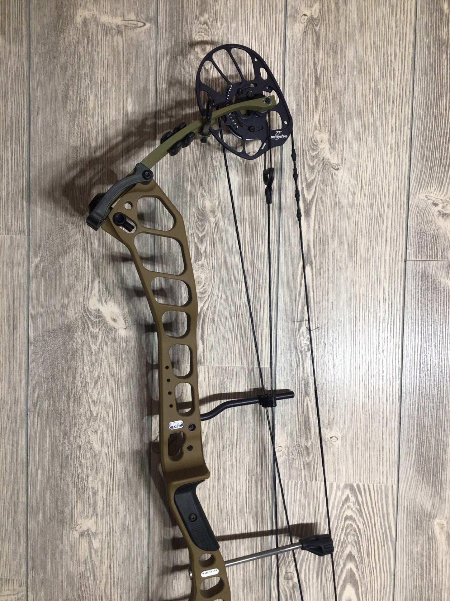 Used PSE Drive NXT RH 24-31" 60-70lbs Bow