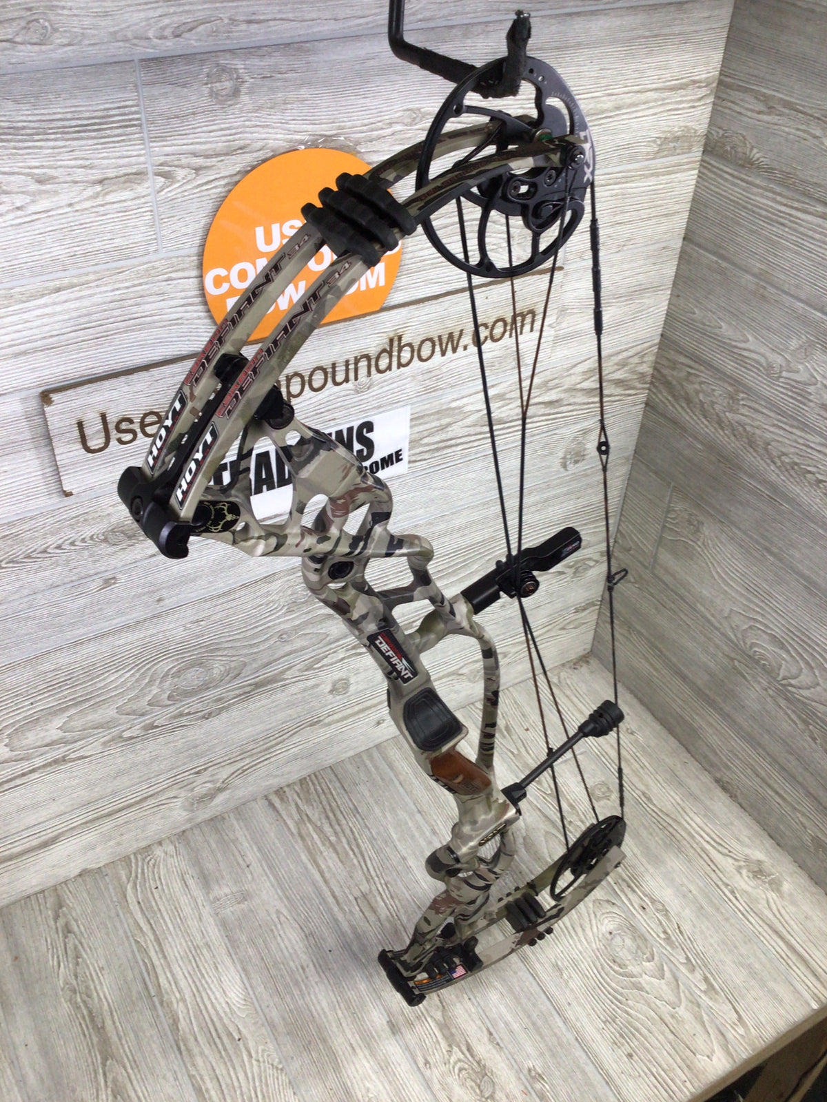 Hoyt Carbon Defiant 34 Right Handed Cam UA Ridge Reaper 29"-31" 60-70#