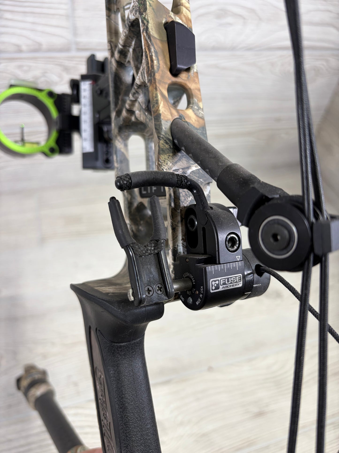 Used Mathews Lift 29.5 RH Realtree Edge Bow Package