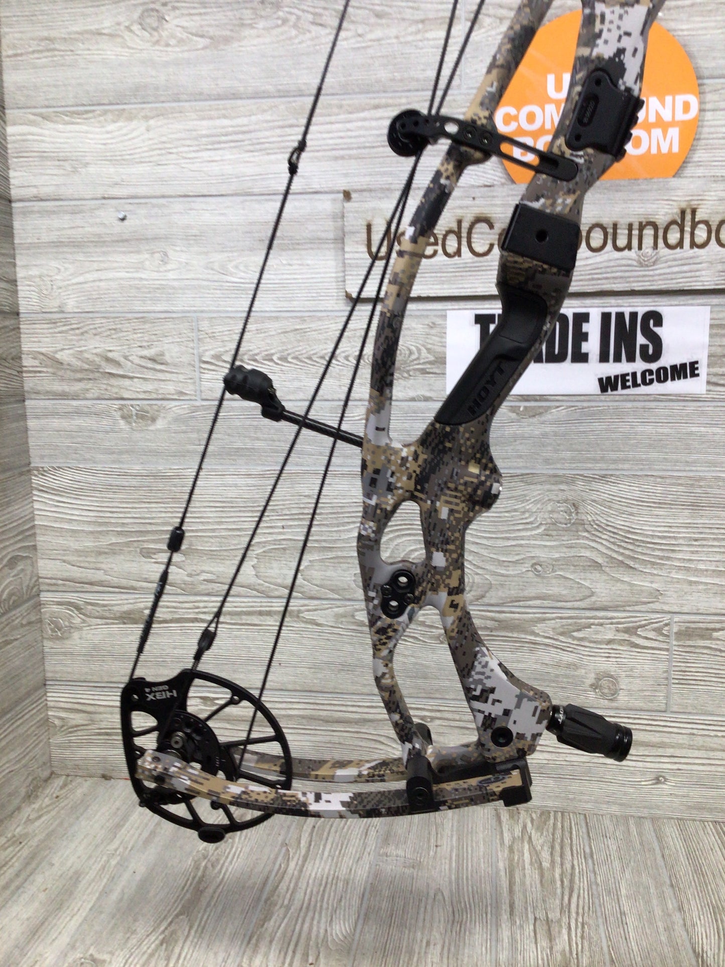 Hoyt RX-9 Ultra Right Handed 55-65# Elevated 2 29"