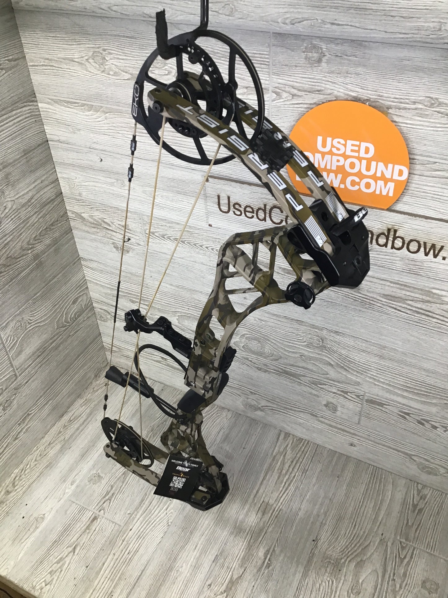 Brand New Bear Persist 60-70# right Handed Bottomlands