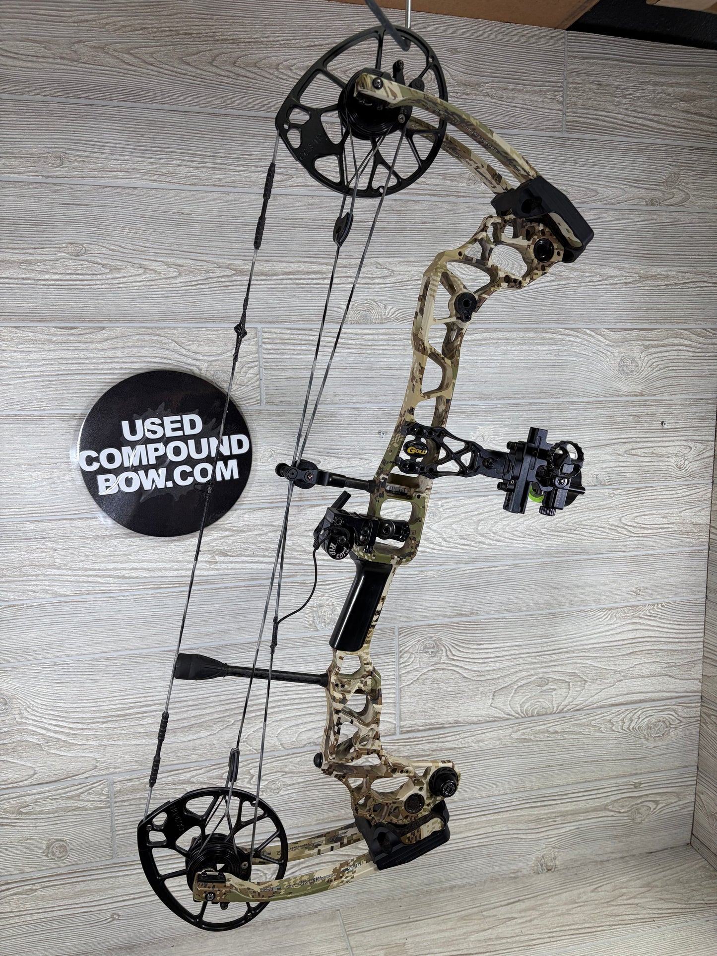 Used Mathews Triax 29" 70lb Right Hand Subalpine Camo Pkg