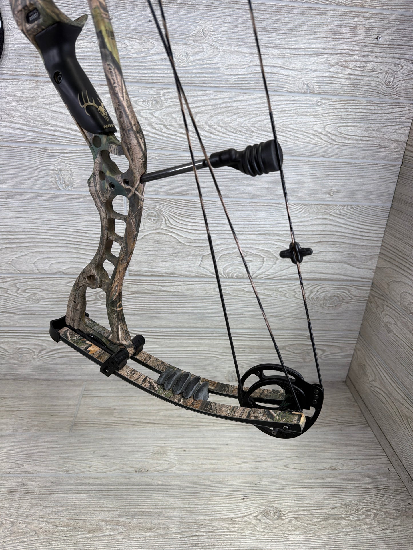 Used Hoyt Maxxis 60-70# Left Handed 27" Bow