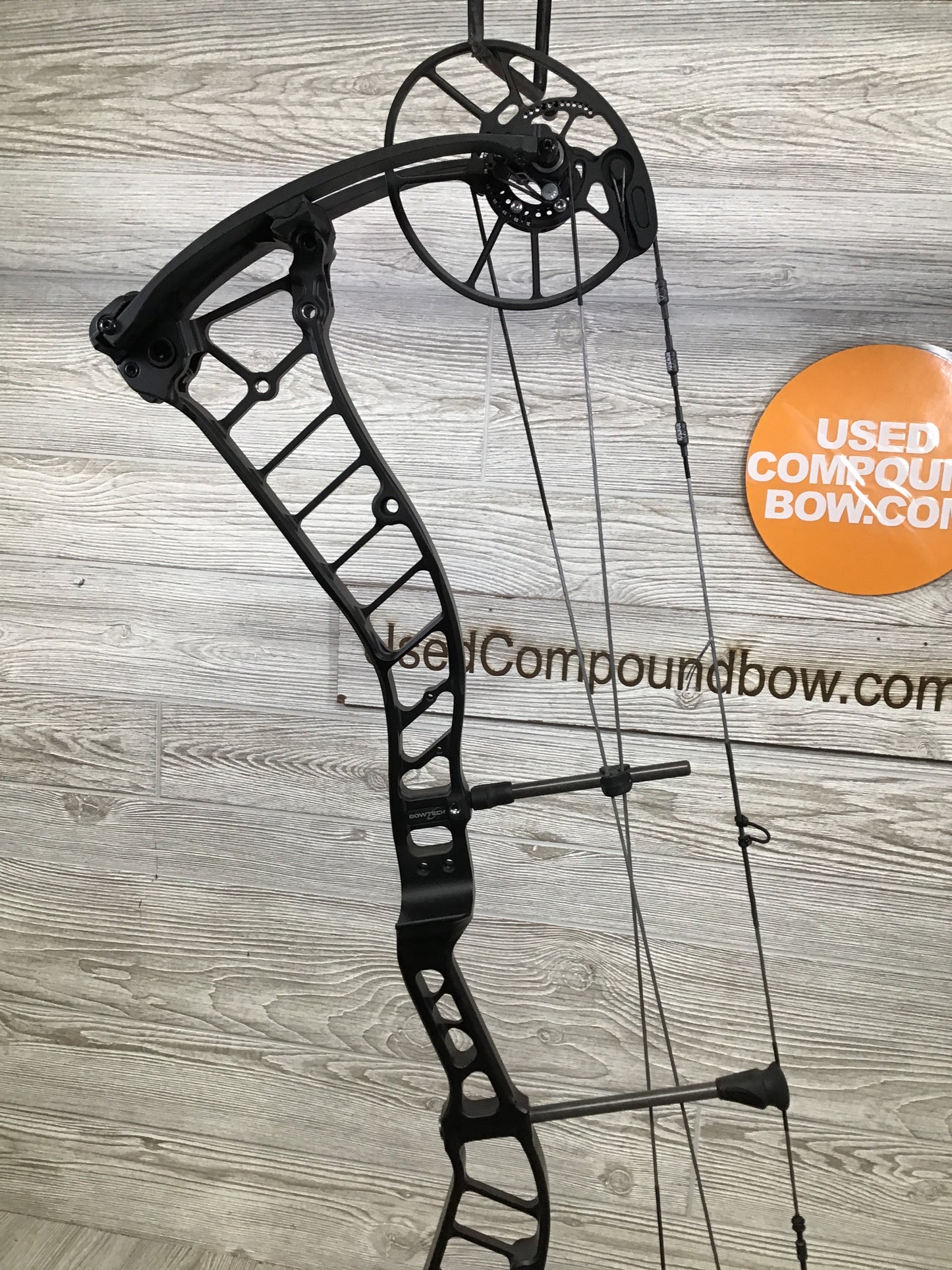 Bowtech Justice Right Hand 60-70lb Black