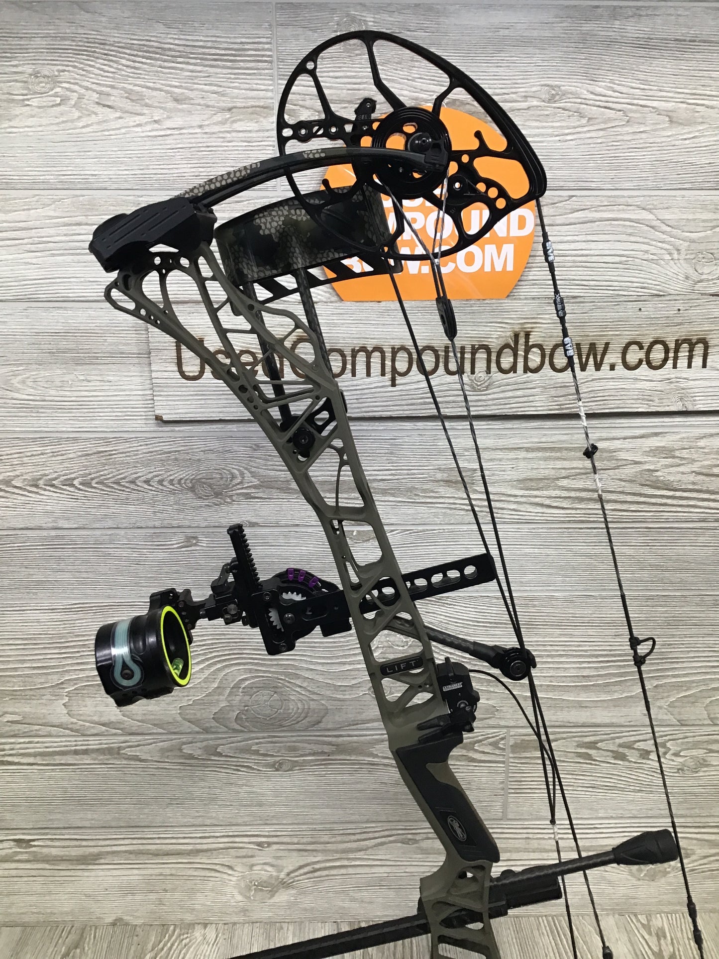 Used Mathews LIFT X 29.5 LOADED package 29.5/70# Ambush riser/Kuiu Limbs