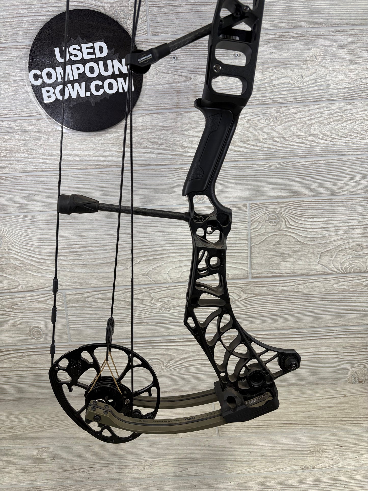 Mathews Phase 4 33 Black riser/Ambush limbs 31.5" 70lb Right Hand