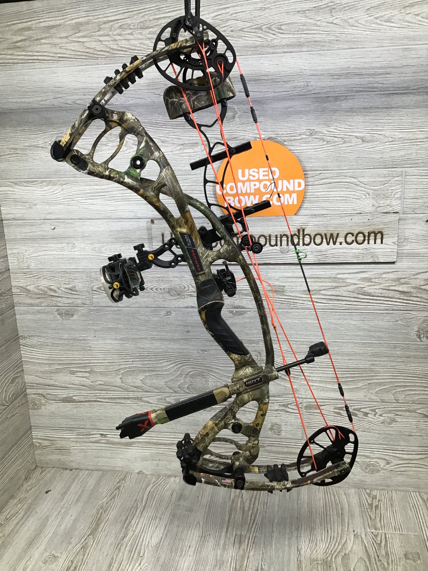Hoyt Carbon RX-4 Alpha Right Handed package 55-65# 25-28" realtree