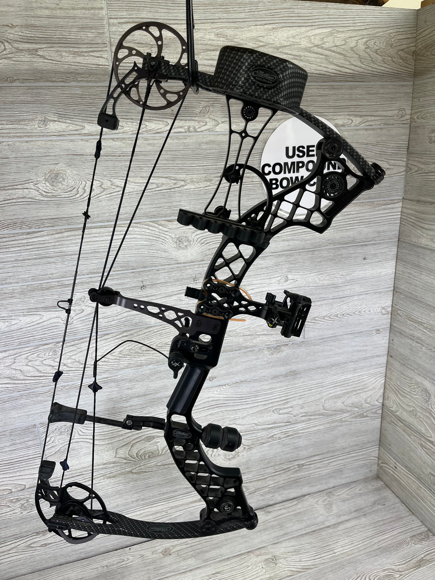 Used Mathews Z7 Xtreme TACTICAL 25.5" 70lb RH Bow Pkg