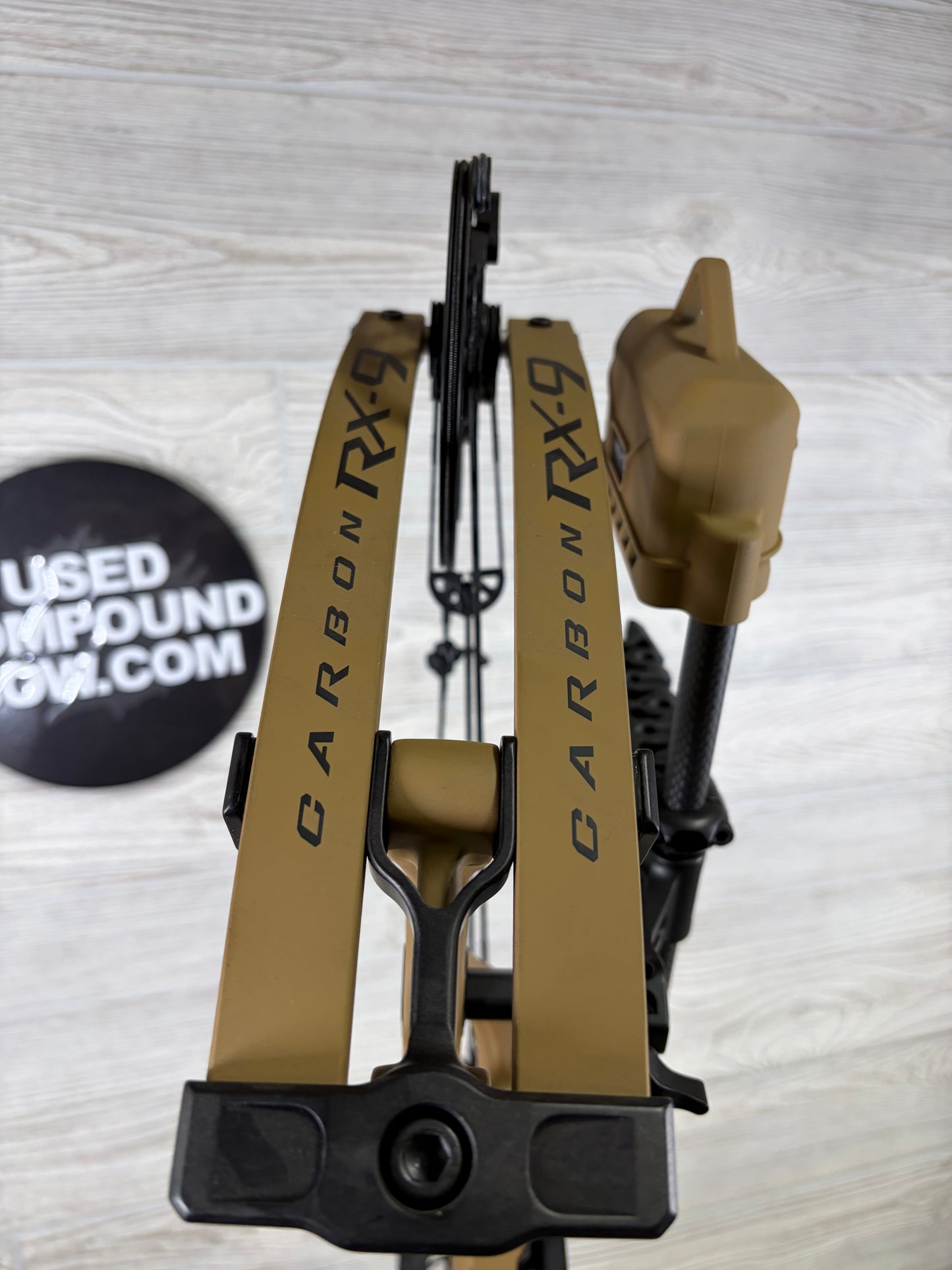 Hoyt RX-9 Left Handed 60-70# Bourbon with Accessories