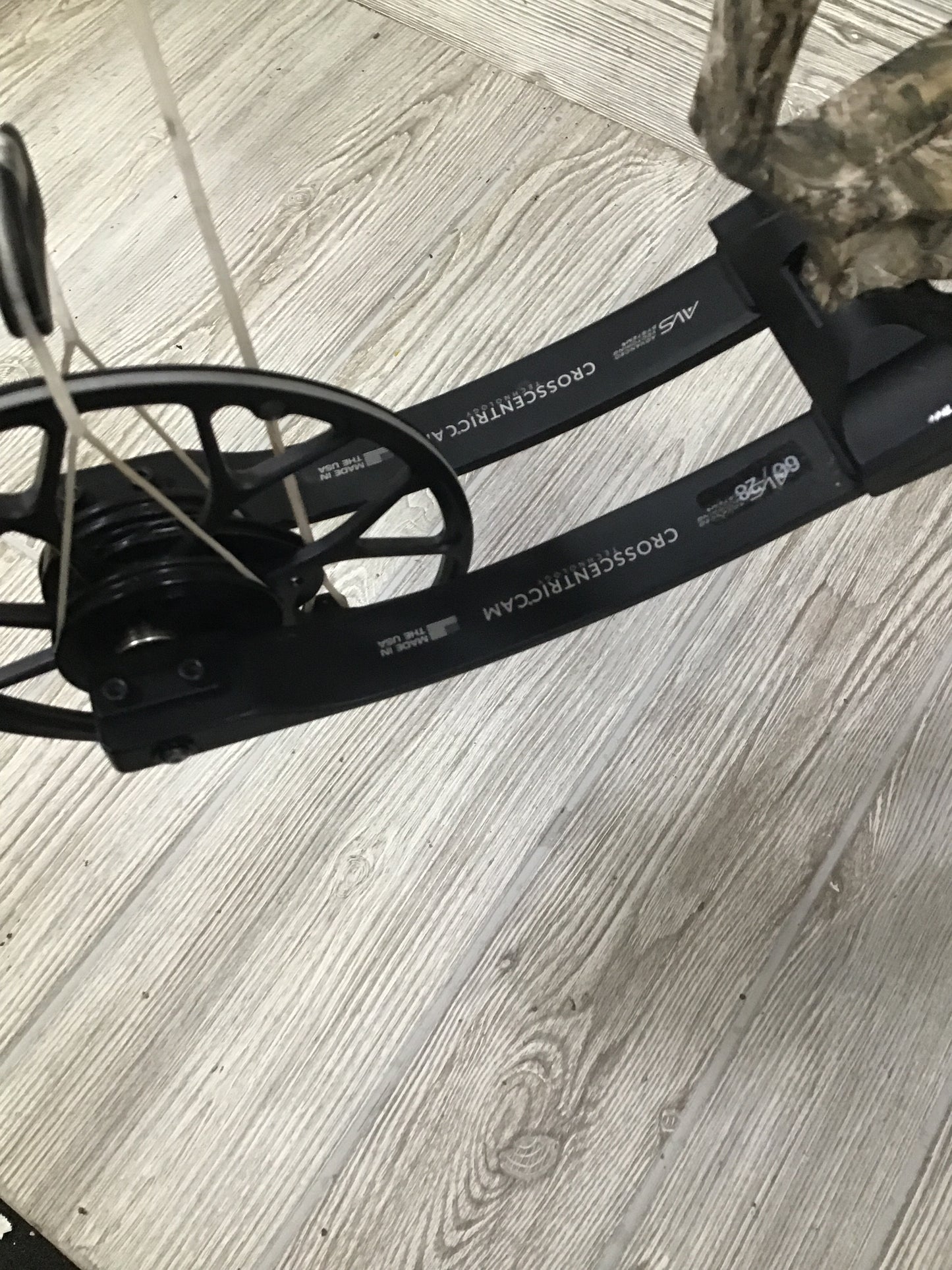 Used Mathews Traverse LH 60lbs Realtree dipped Package