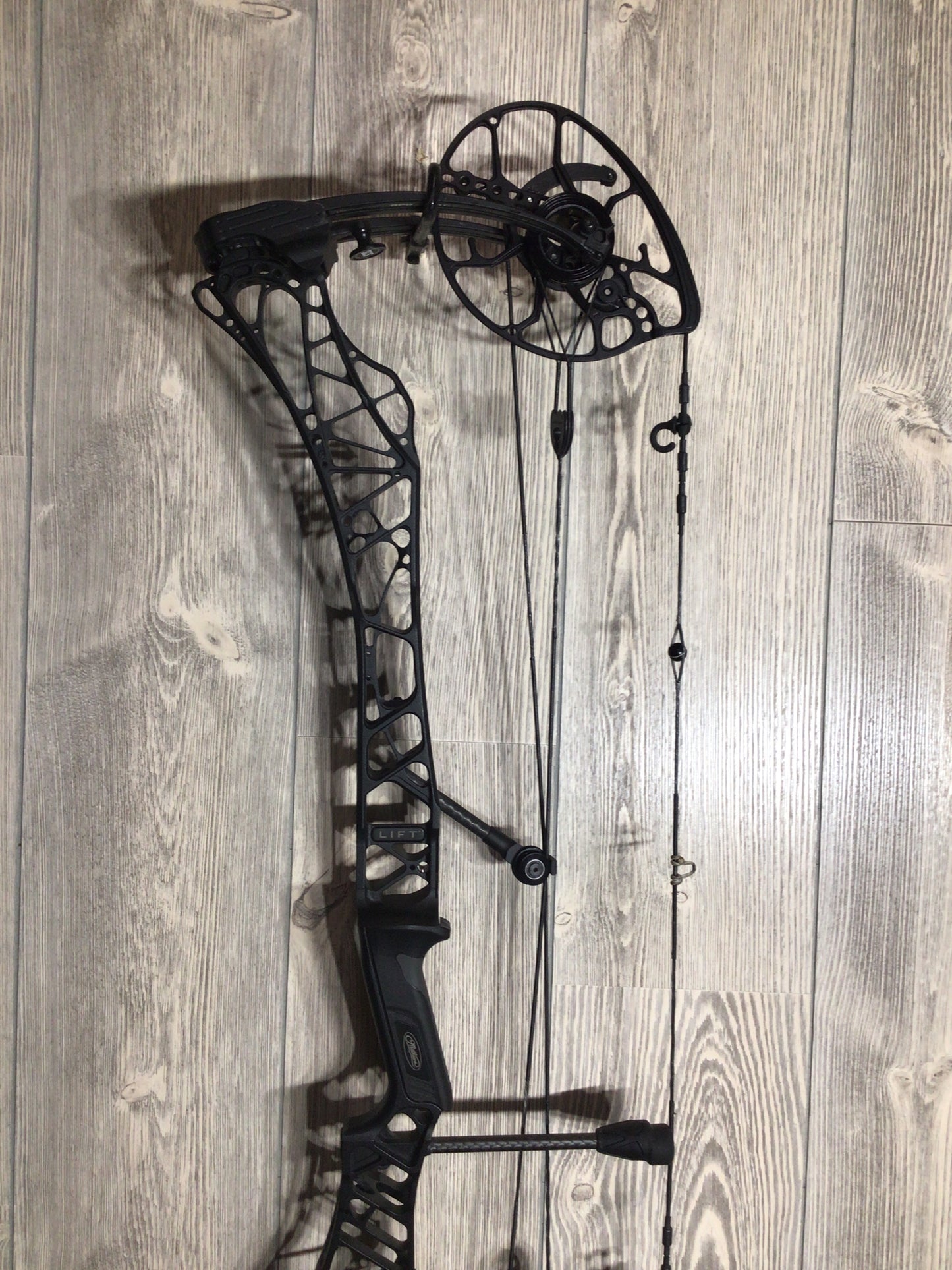 Used Mathews Lift X 29.5 Right Hand Black w/ SCS