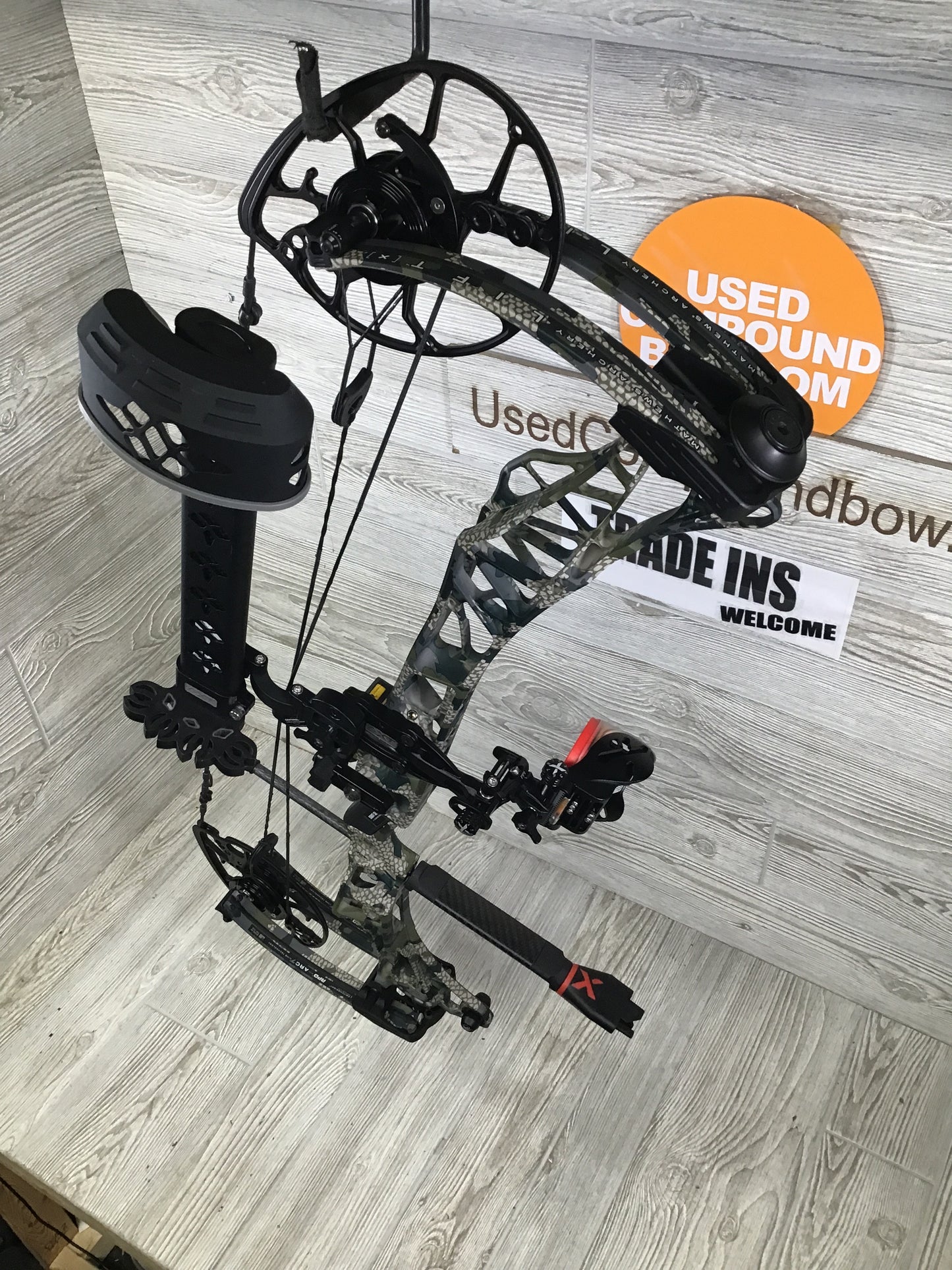 Used Mathews Lift X 29.5 Kuiu Right Hand 27.5/70# package