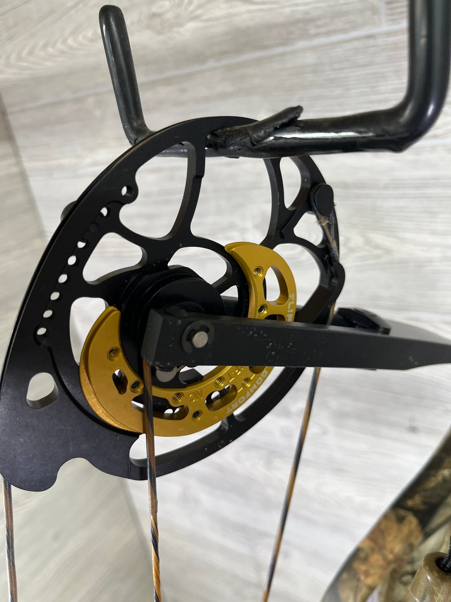 Bowtech Carbon Icon Right Handed 60-70# Camo package