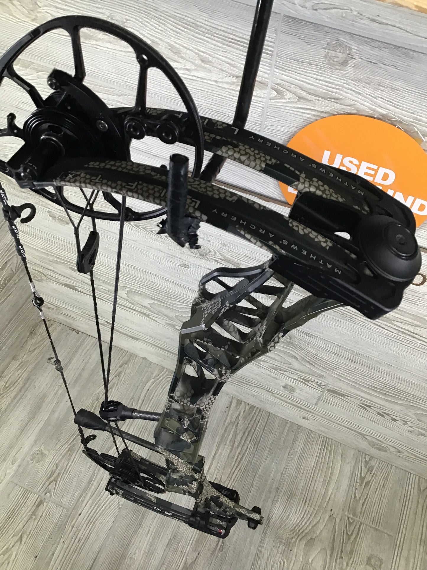 Used Mathews LIFT X 29.5 28" 70lb RH Kuiu Verde