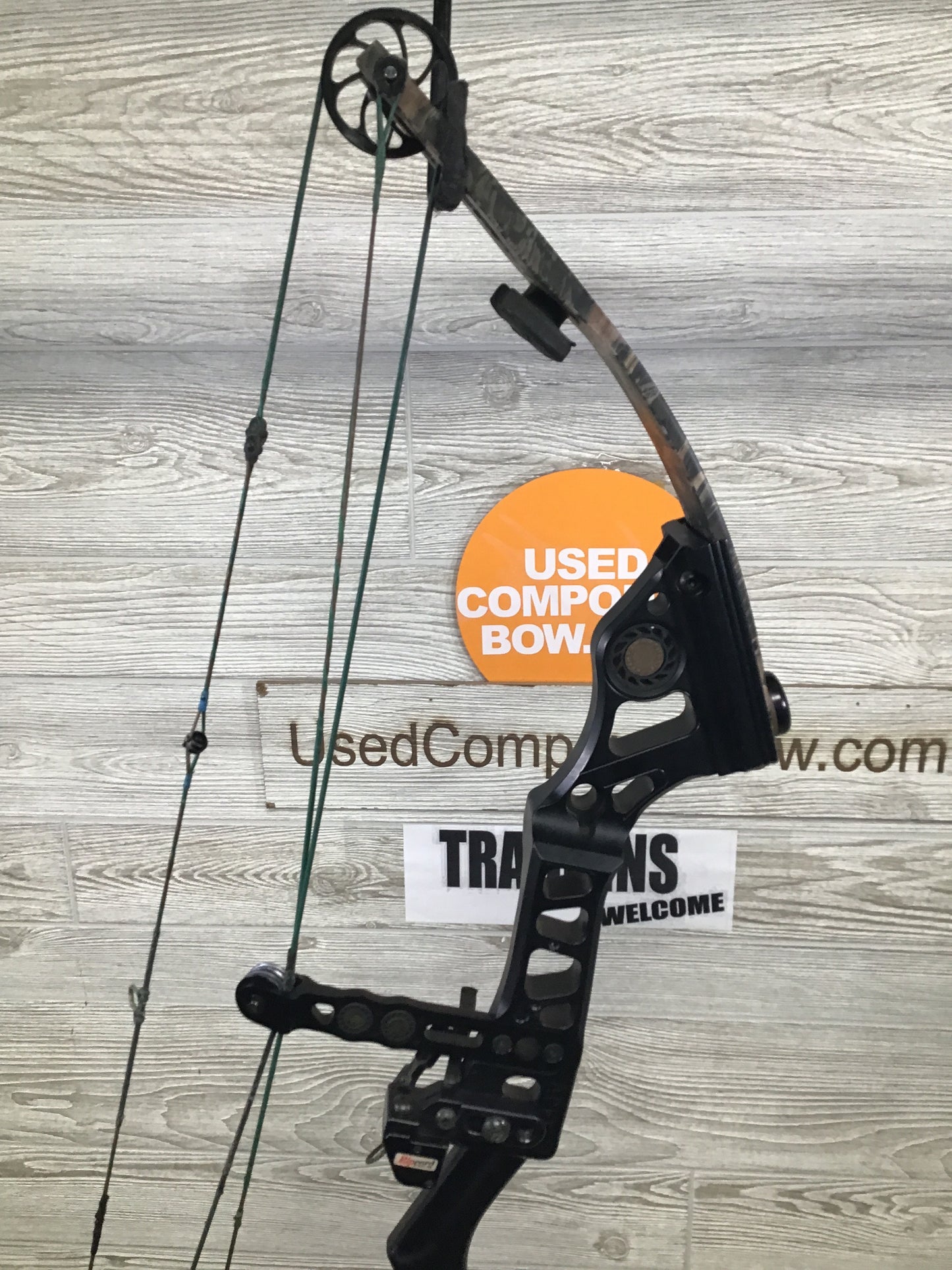 Used Mathews Apex 7 Right Handed Package 28.5-29" 50-60# black riser/Realtree limbs