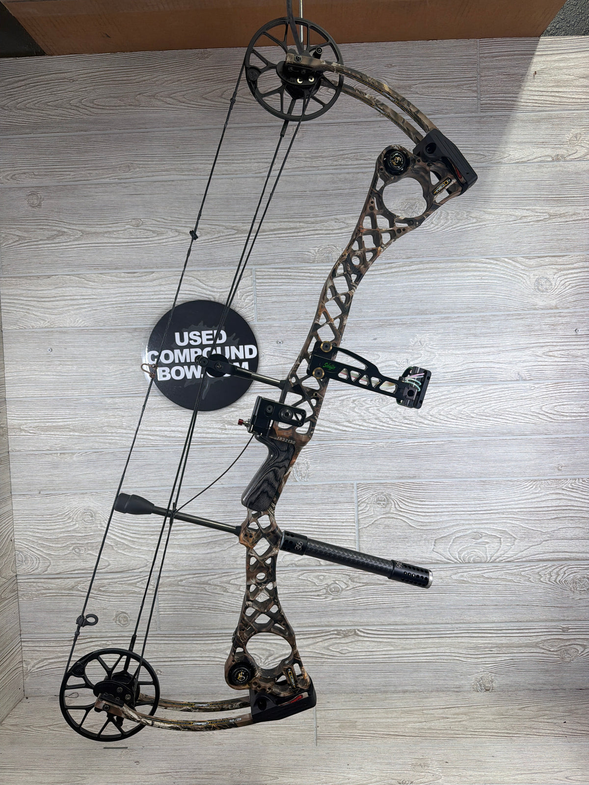 Used Mathews No Cam HTR  RH 29" 50lbs Camo Riser/ Camo Limbs PKG