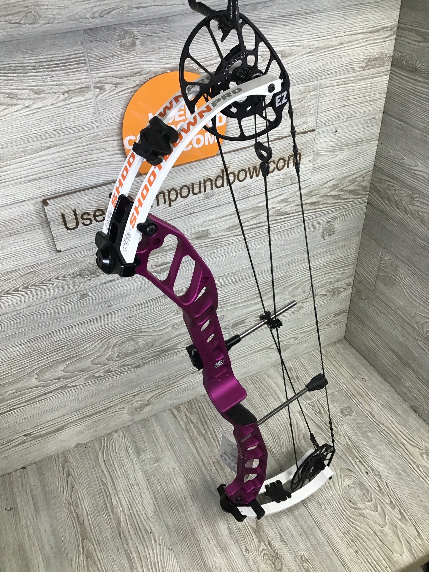 NEW IN BOX W/Warranty PSE Shootdown Pro E2 70# RH Purple Target Bow