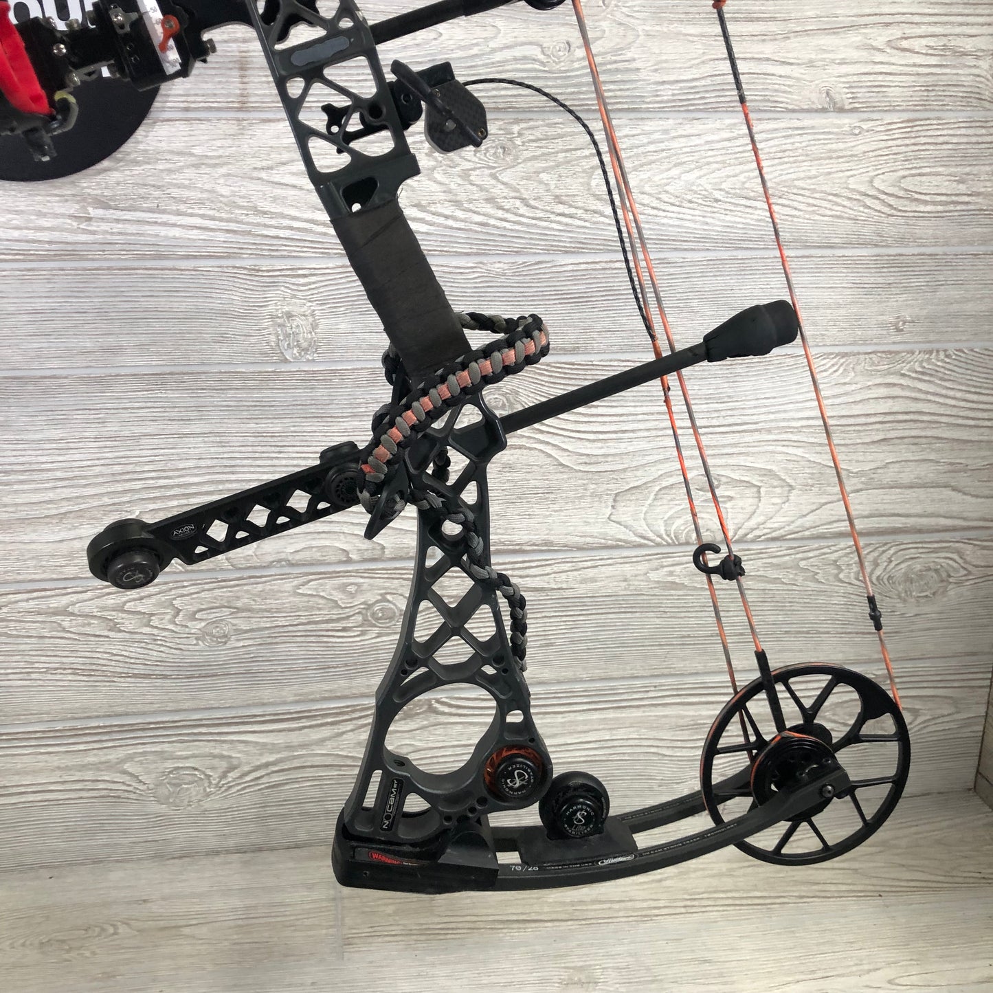 Mathews No Cam HTR  Right Hand 60- 70lbs Stone PKG 28"