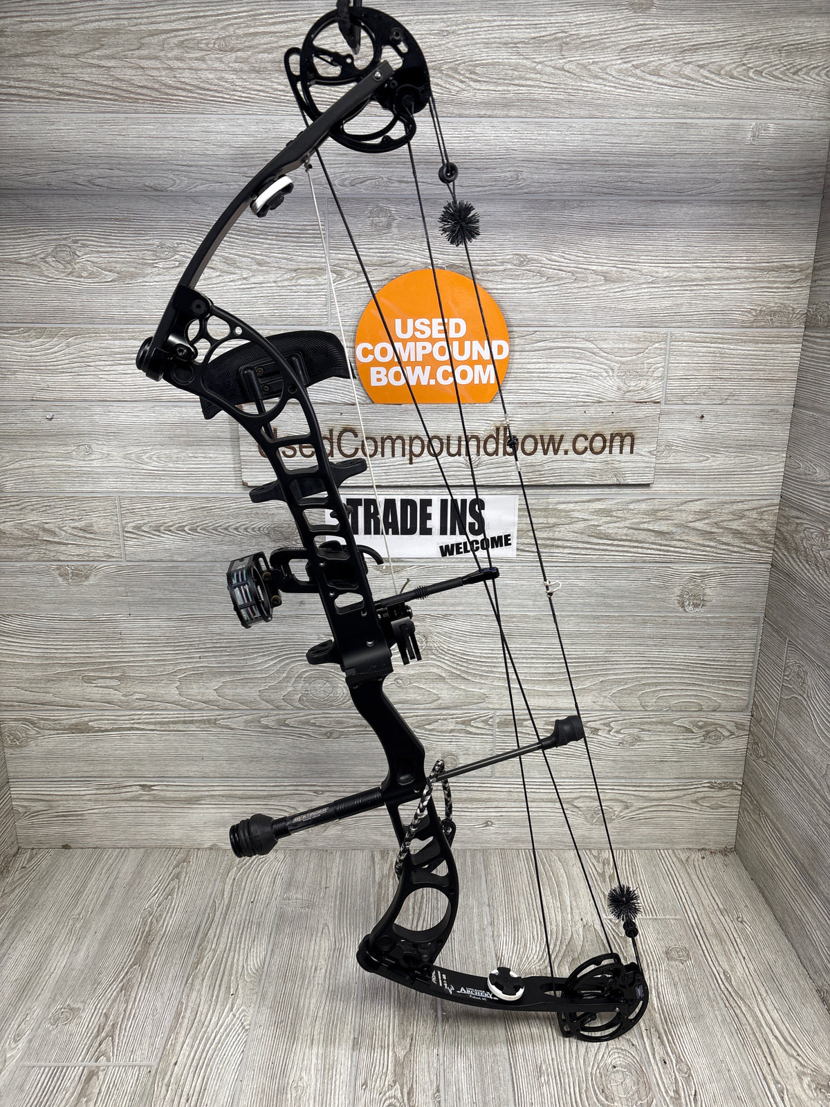 Used Prime One Target bow 50-60# right handed black 28.5 Package