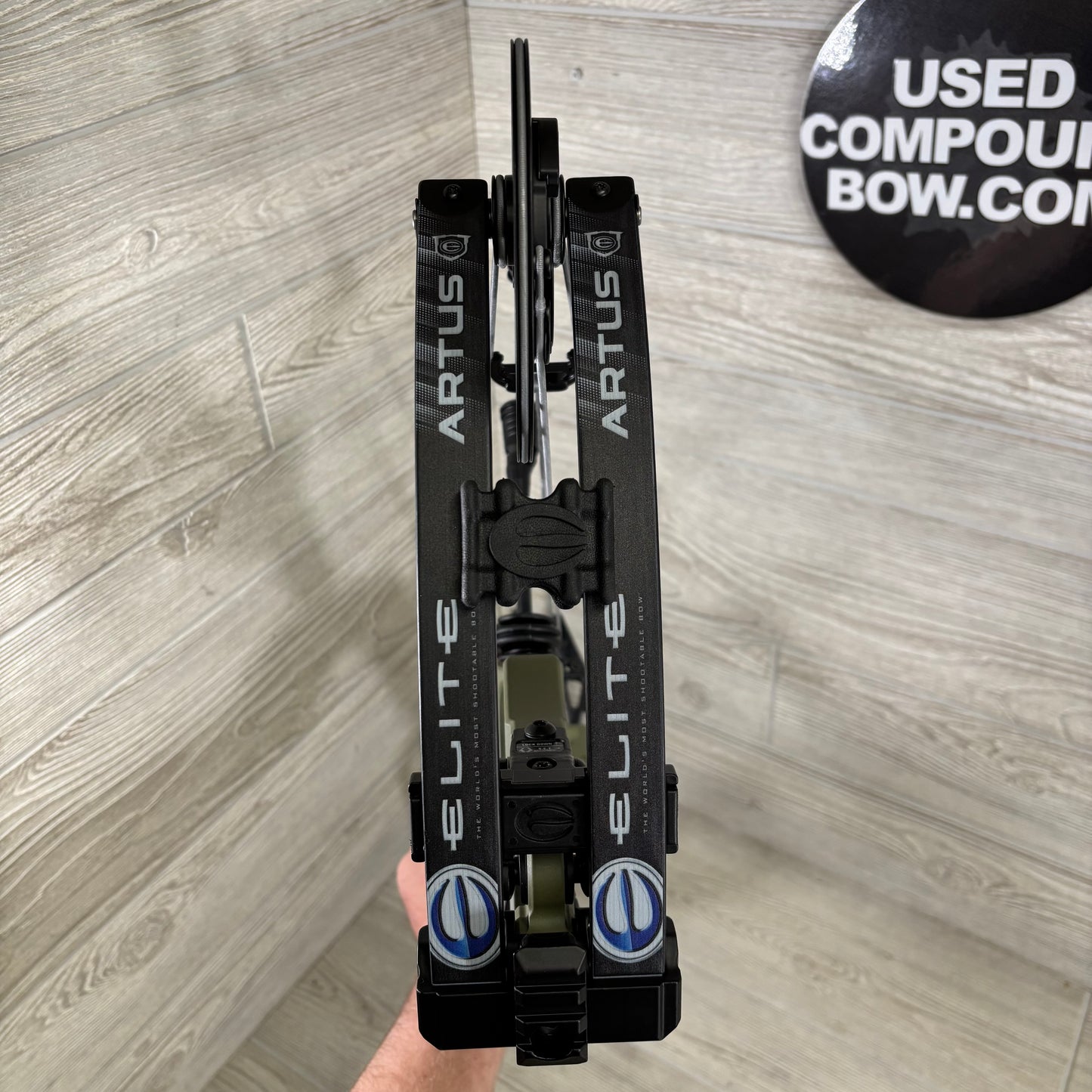Elite Artus Right Handed Outdoor Green 70# Bow