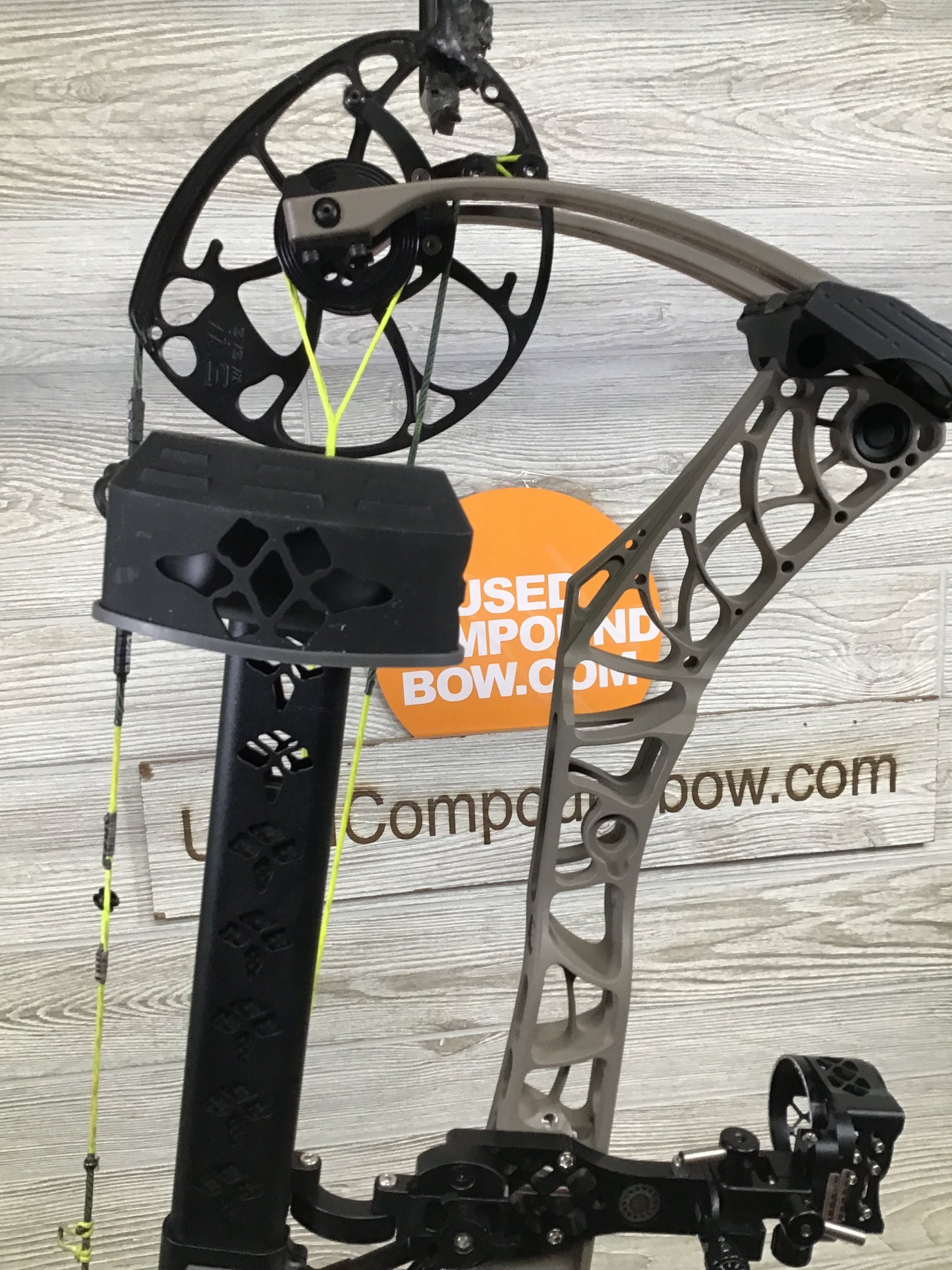 Mathews Used V3X 33 Right Handed Granite 28.5" 65lb RTH PKG