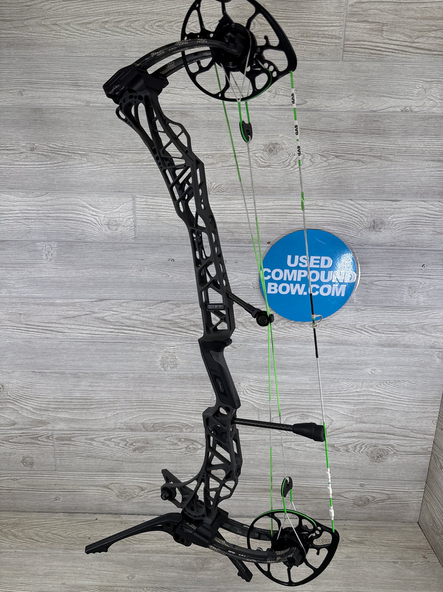 Used Mathews Lift X 29.5 Right Hand Shale with kuiu limbs