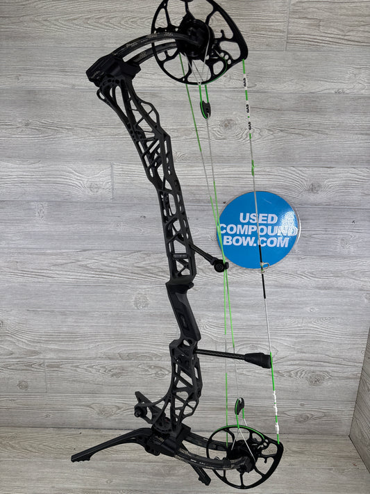 Used Mathews Lift X 29.5 Right Hand Shale with kuiu limbs