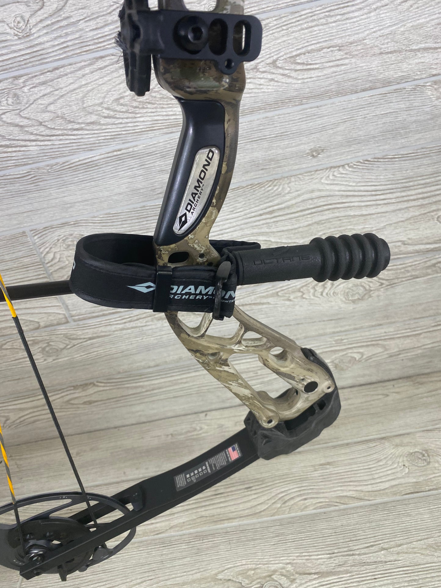 Diamond Edge 320 RH Bow Package