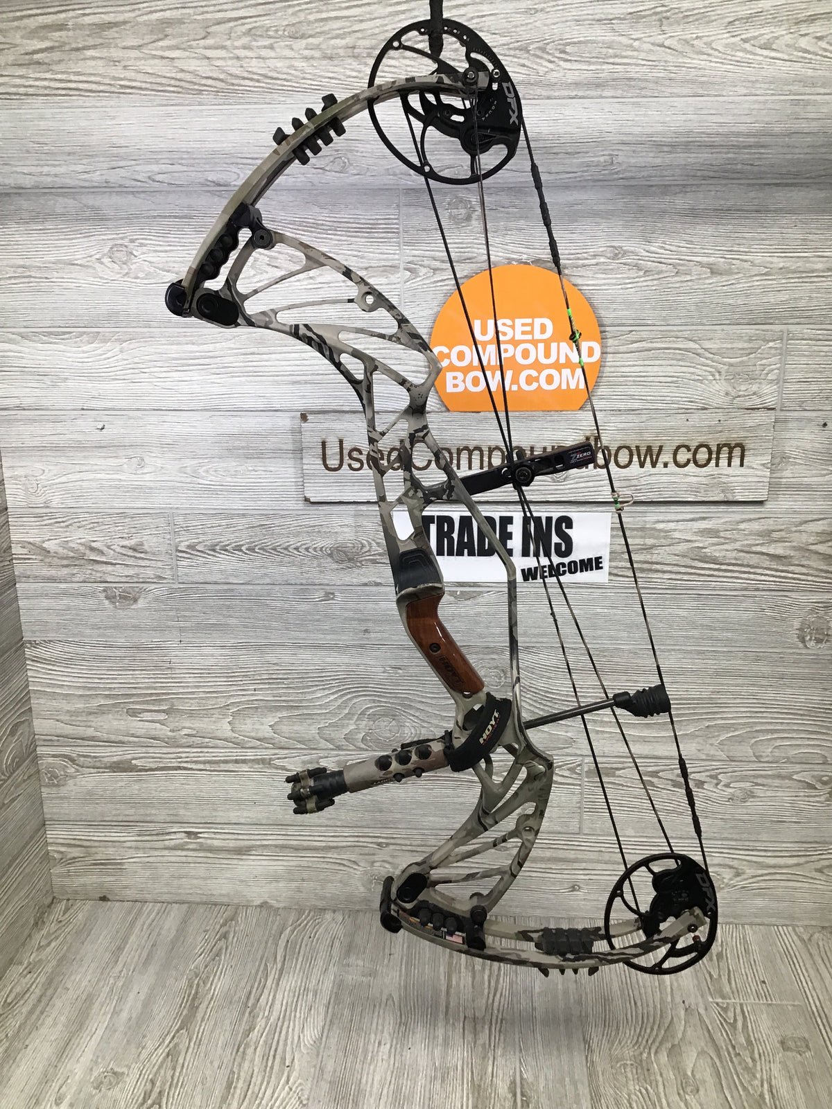 Hoyt Pro Defiant Right Handed 60-70# Realtree UA camo 28-30#