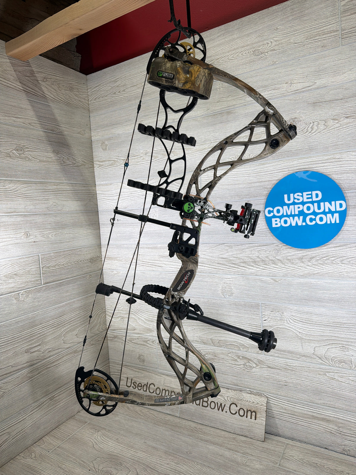 Used Bowtech Carbon Icon 28" 70lb Right Hand Camo Bow Pkg