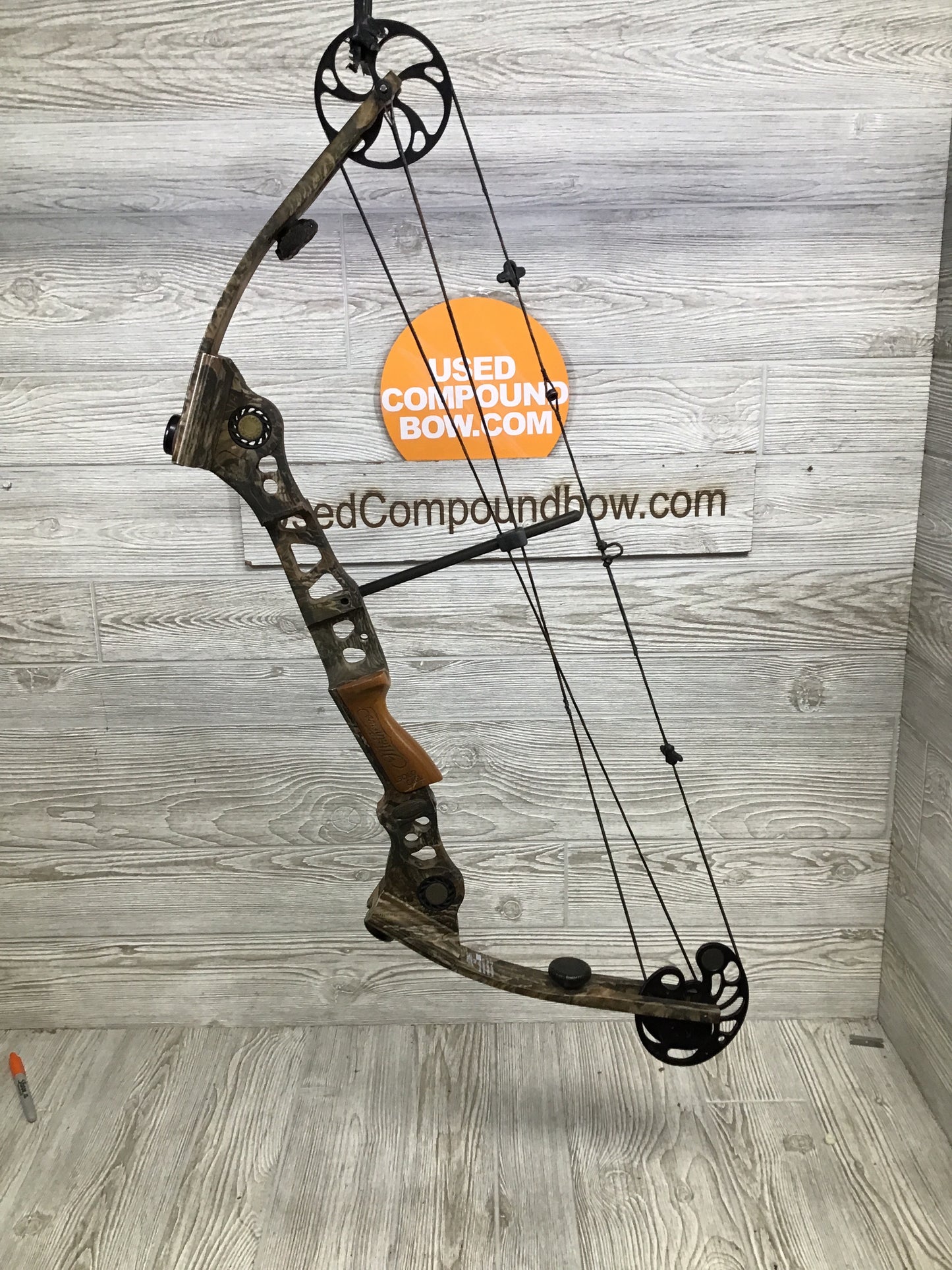 Used Mathews SQ2 Right Handed 30" 70lb Realtree