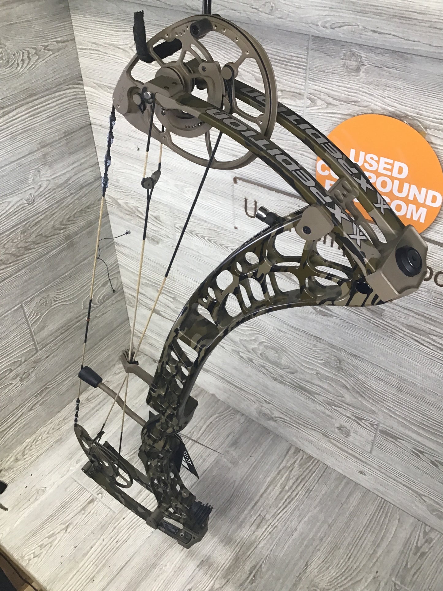 Xpedition Xlite 33 55-65# Mossy Oak Bottomlands 26"-31"