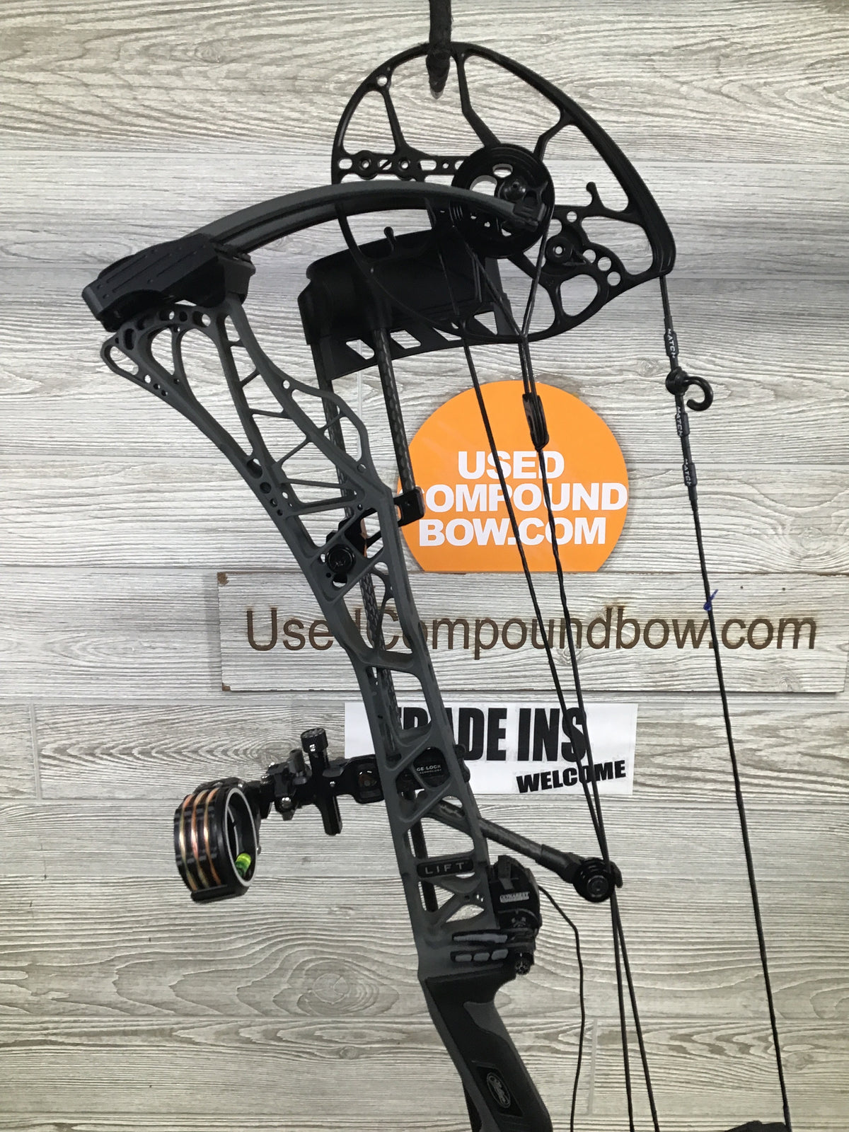 Used Mathews Lift X 29.5 Right Hand Shale 28.5/70 Loaded Pkg