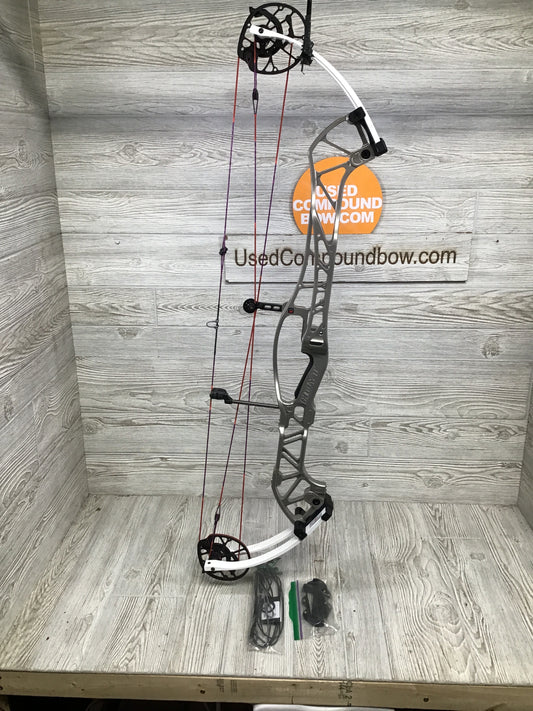 Hoyt Concept X 40 Left Handed 50-60# 28.5" Silver/ White limbs w/grips, and factory string