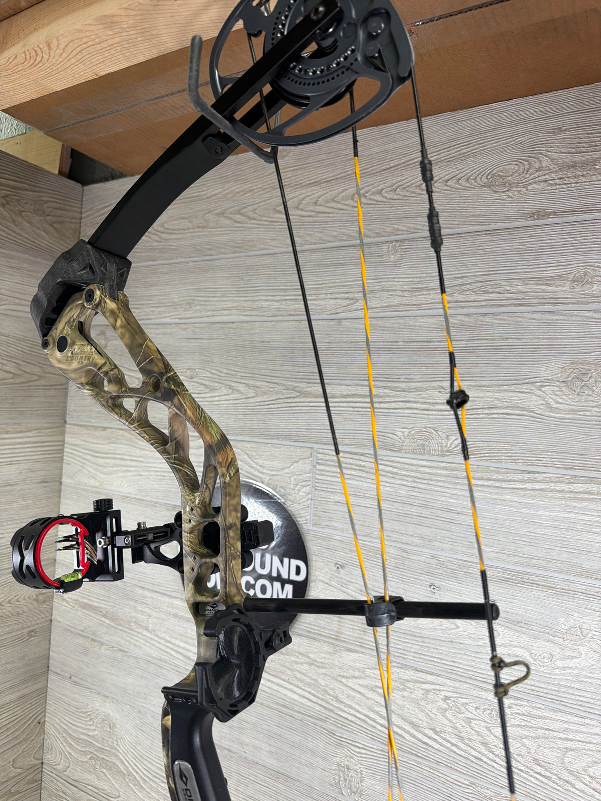 Used Diamond Edge 320 29" 70lb Camo Right Hand Bow Pkg