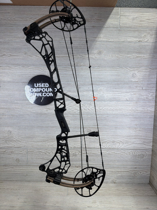 Used Mathews Arc 30 RH Black/ Earth Limbs