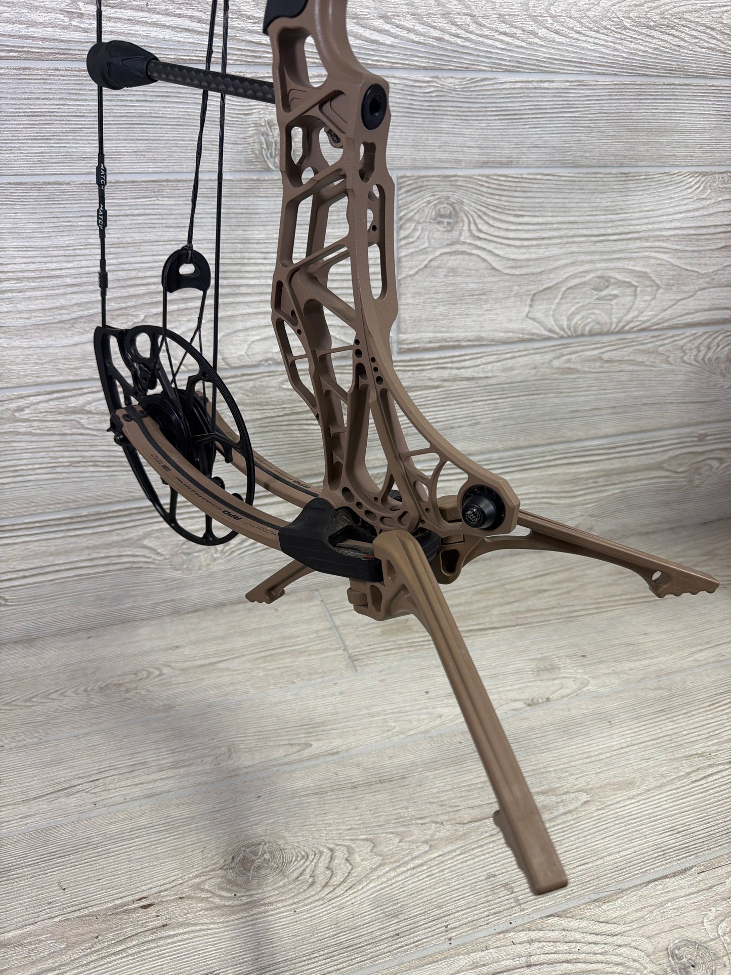 Mathews Lift 29.5 Left Handed Earth, Limb Legs exo Earth, And Mathews Axcel 5 pin sight