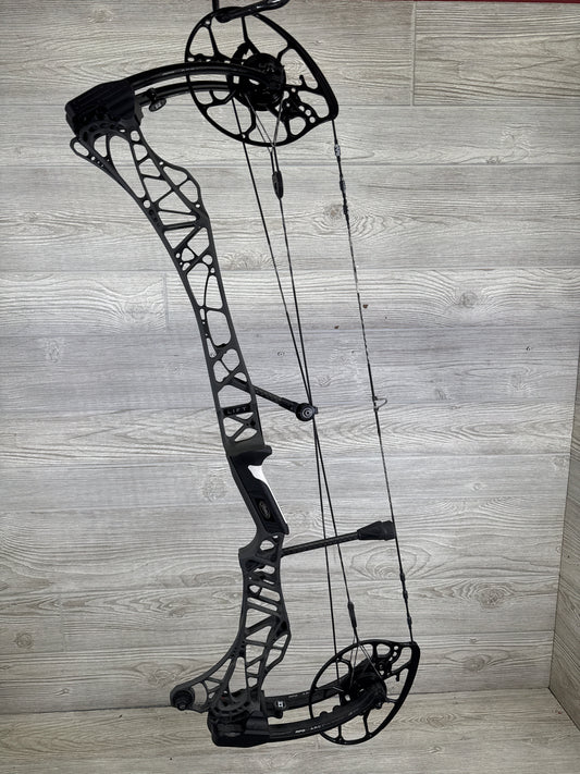 Used Mathews Lift X 29.5 Right Hand Shale/ black limbs