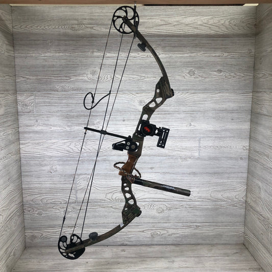 Used Mathews MQ1 30" 70lb Right Handed Bow CF