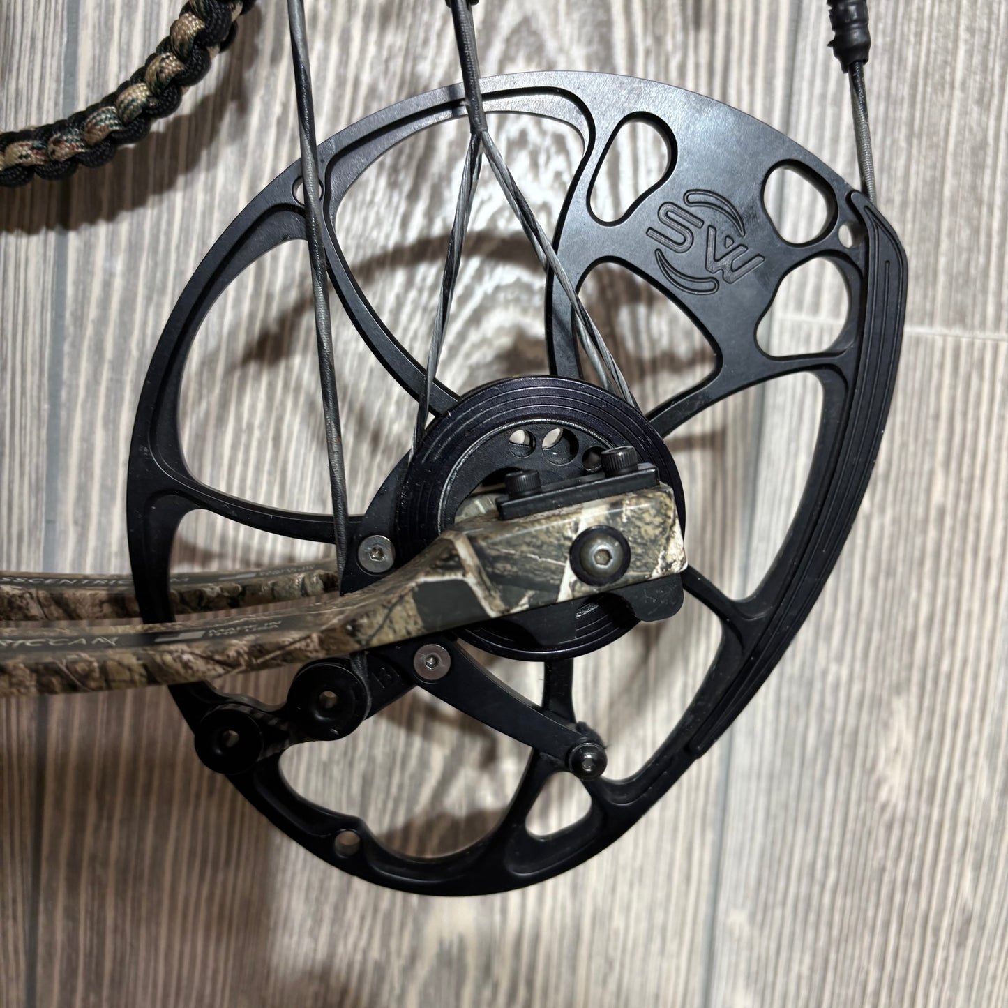 Used Mathews Vertix LH Realtree Package with Garmin