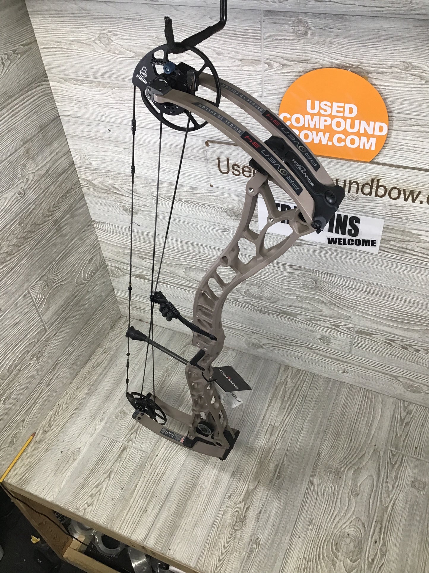 Bowtech Proven 34 Sandstone Medium Cam Right Handed 25-30" 60-70lbs