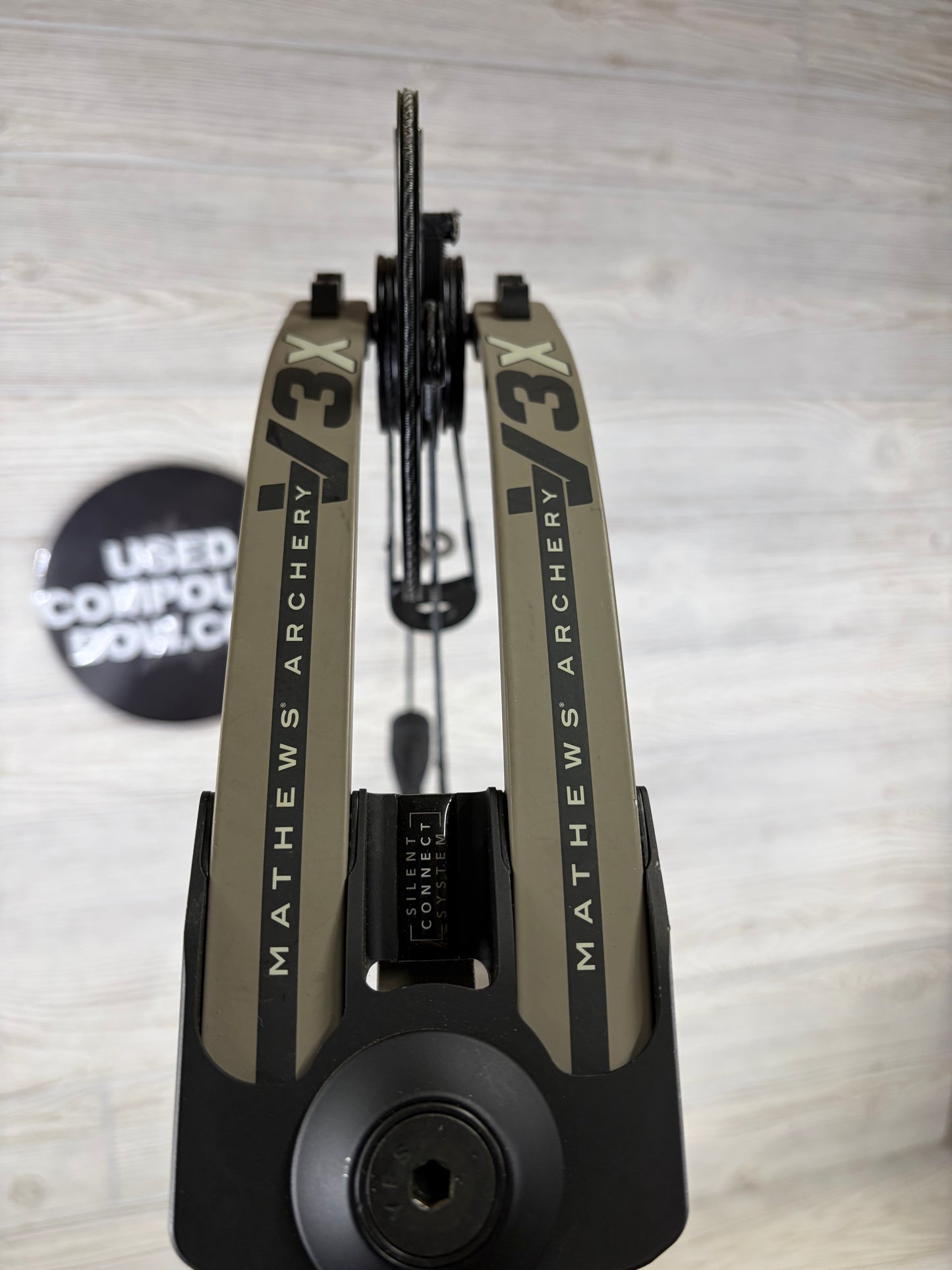 Used Mathews V3X 33 Right Handed Granite 30" 70lb