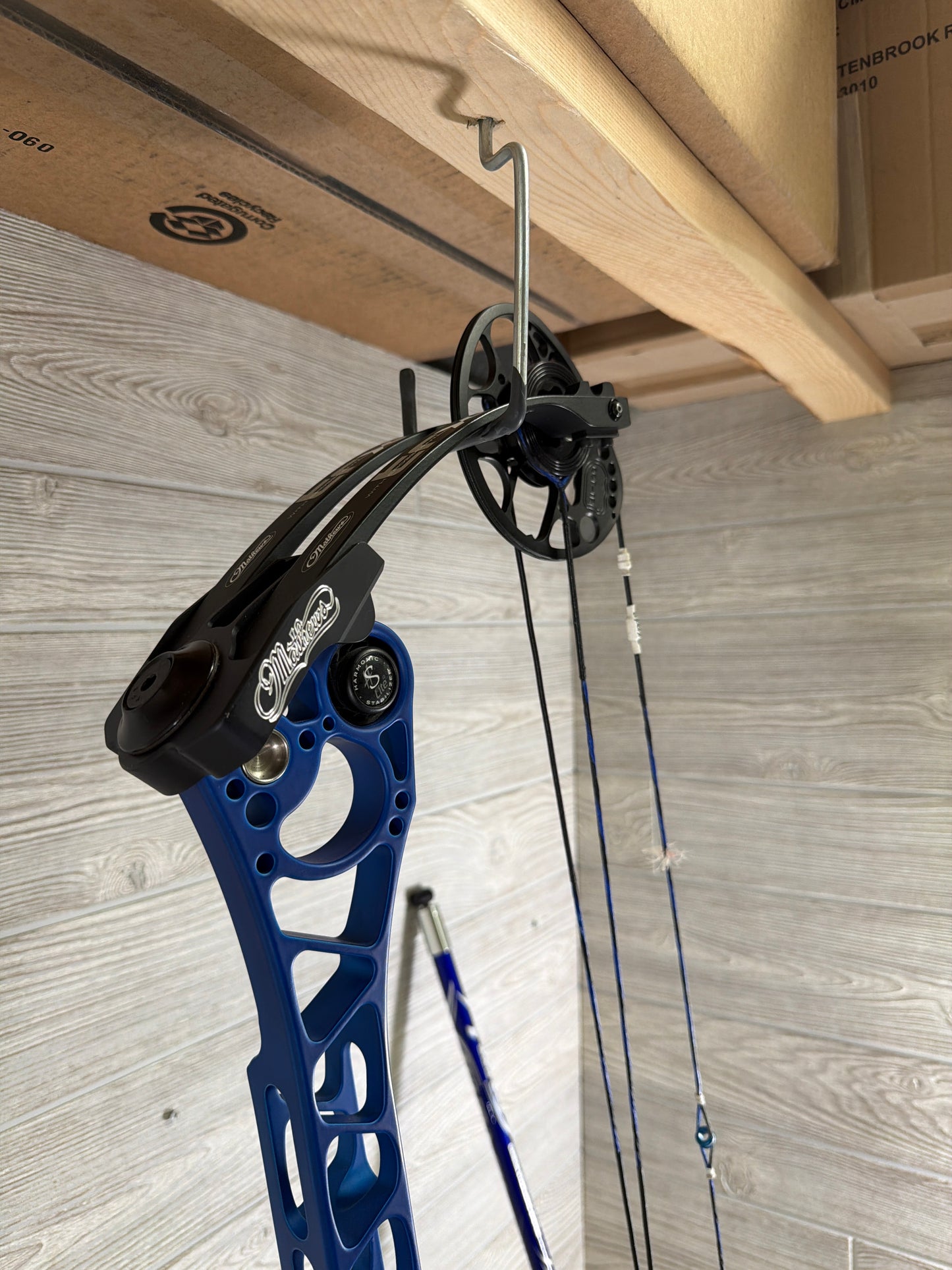 Used Mathews TRX 8 Right Handed Blue Black limbs 50# 28" Bow Package
