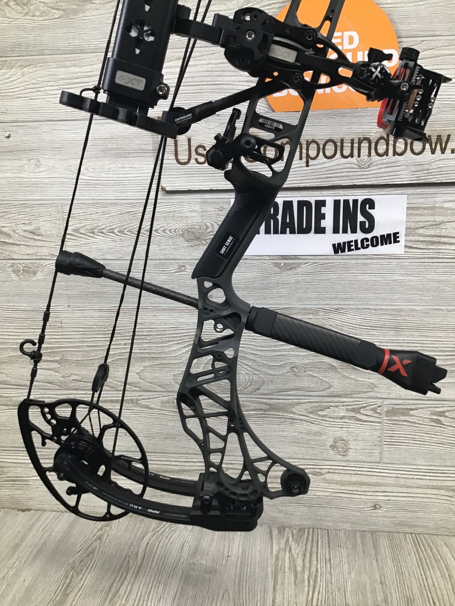 Used Mathews Lift X 29.5 Right Hand Shale Riser/Black Limbs 28/70 Package