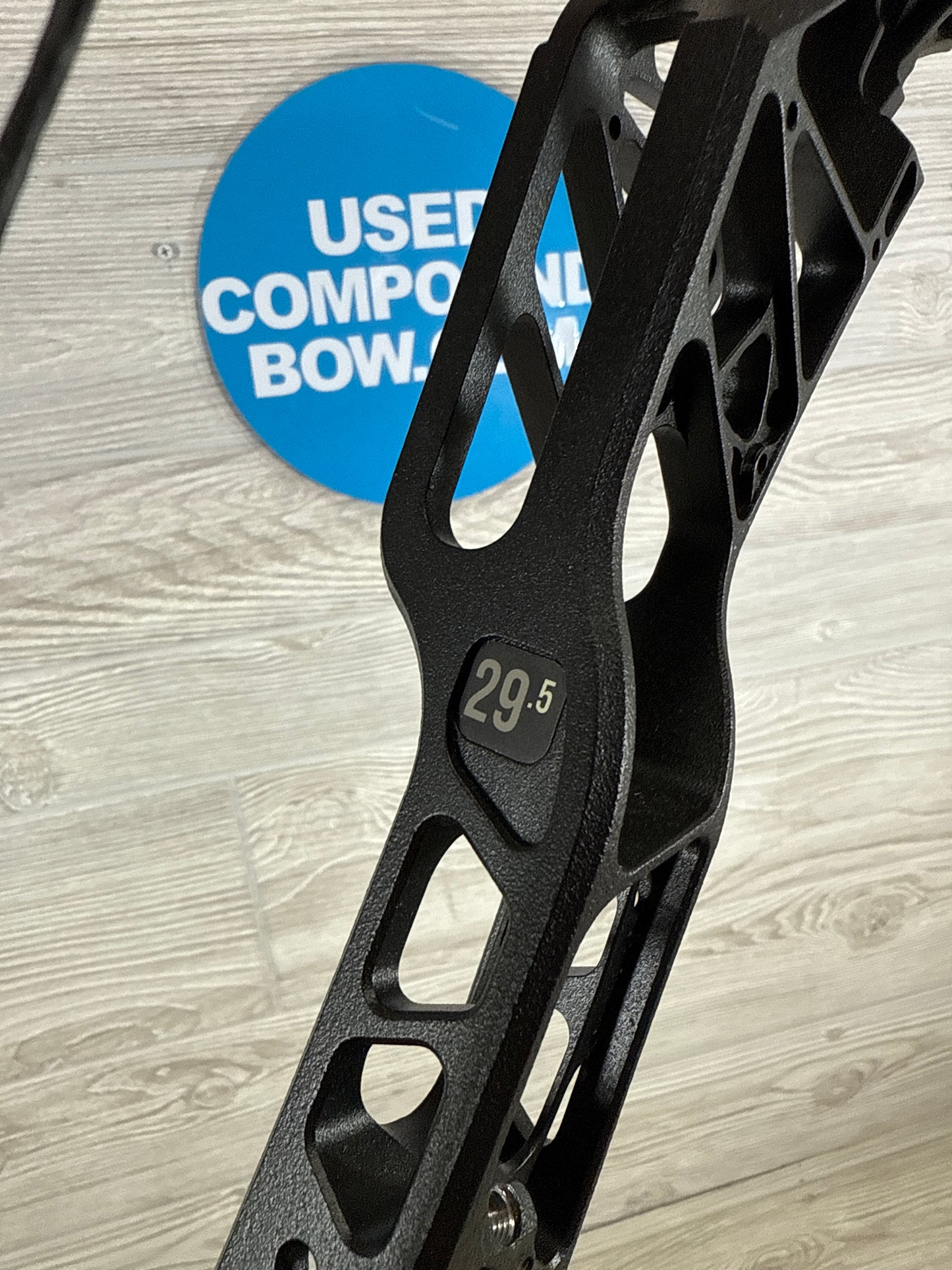 Used Mathews Lift 29.5 Right Handed Black Bow