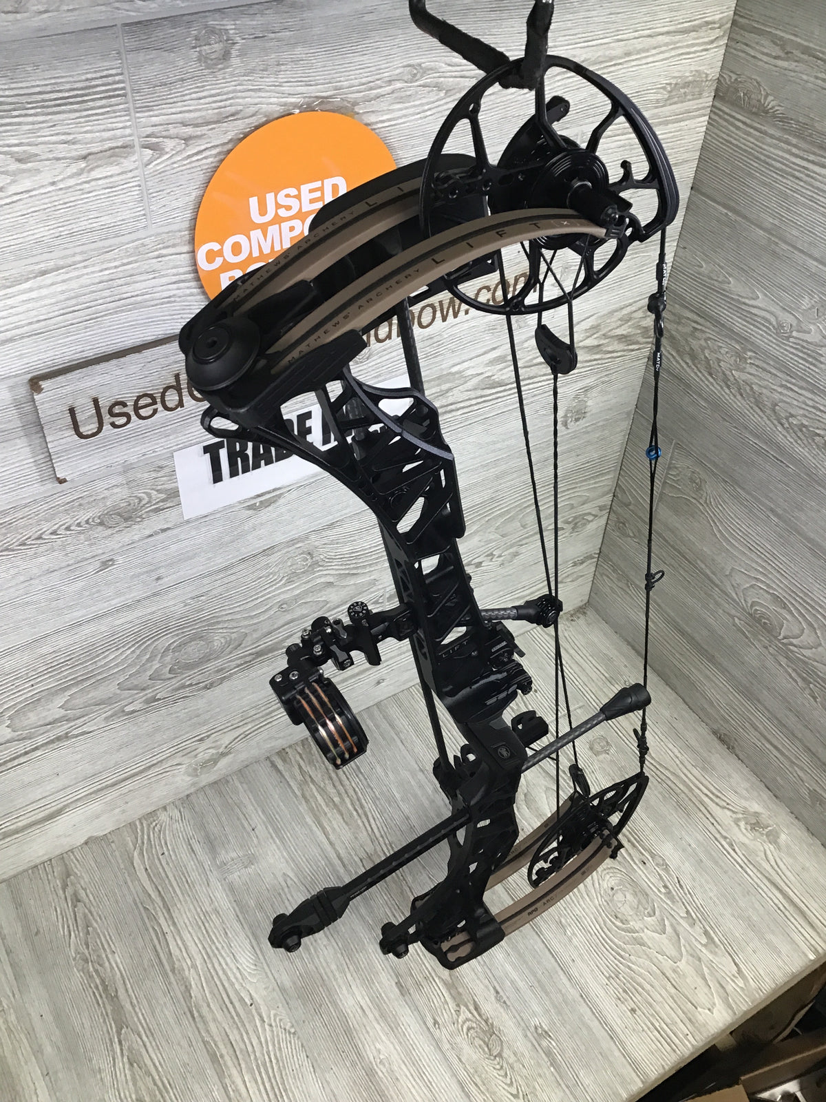 Mathews Lift X 29.5 RH Black Riser/Earth limbs Bow Loaded Pkg